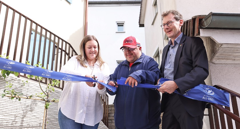 Bronner Haus and Dr. Bronner’s Museum ribbon cutting ceremony with the St. Elisabeth Foundation’s Julia Schenzle, Bronner Haus resident Aaron Ramirez , and Laupheim Mayor Ingo Bergmann, Laupheim Germany, May 28, 2024. Credit: Photo by Armin Buhl, courtesy of Dr. Bronner’s
